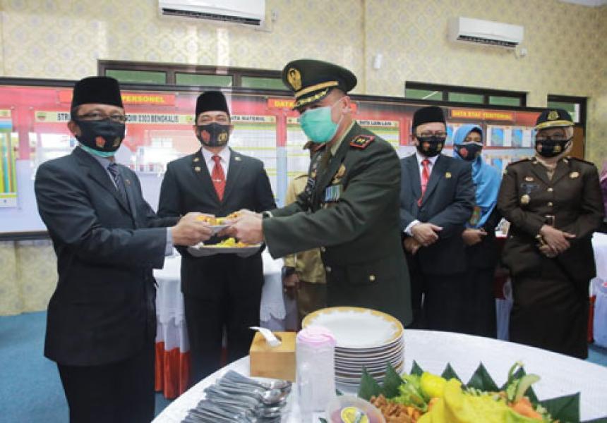 Pemkab Siak dan Dandim 0303 Bengkalis Ikuti Upacara HUT TNI ke-75 Bersama Presiden RI Secara Virtual