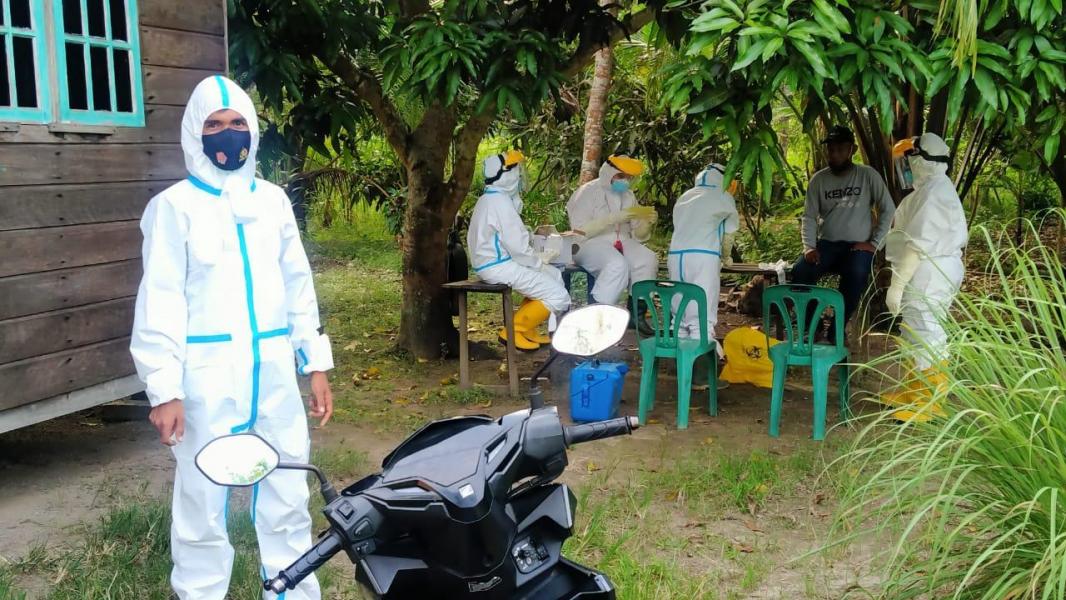 Personil Polsek Sungai Apit Dampingi Petugas Puskesmas Lakukan Swap Test