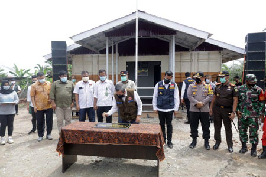 Pjs Bupati Siak Dampingi Gubri Resmikan Kantor UPT KPH Tasik Besar Serkap Resort Dosan