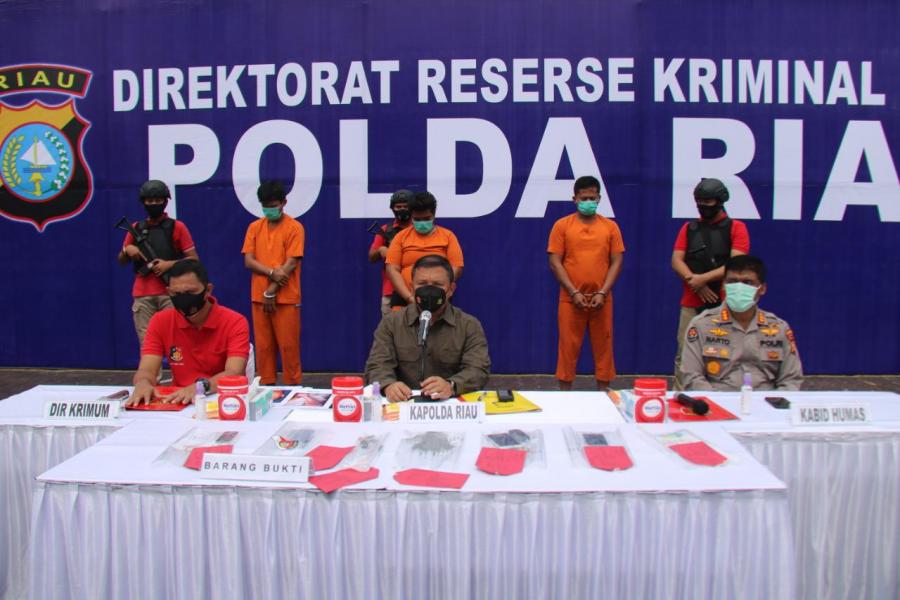 Polda Riau Tangkap 3 Terduga Pembakar Mobil Milik Salah Satu Ketua OKP di Rohul