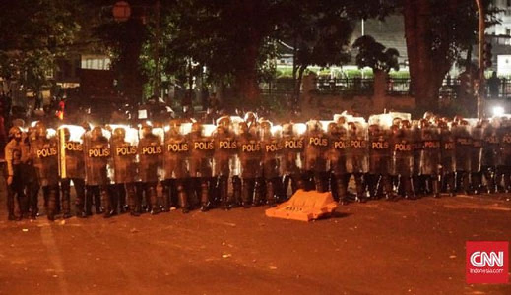 Polisi Tangkap 10 Orang Usai Demo Ricuh di Bandung