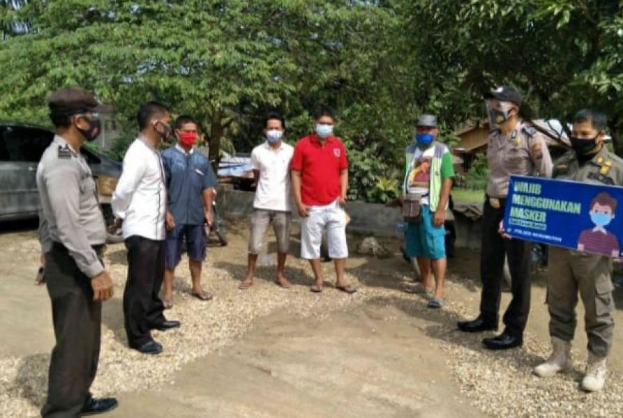 Polsek Kerumutan Rutin Lakukan Pendisiplinan Pemakaian Masker