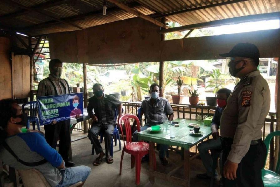 Polsek Kerumutan Terus Ingatkan Warga Kerumutan Pakai Masker Saat Keluar Rumah