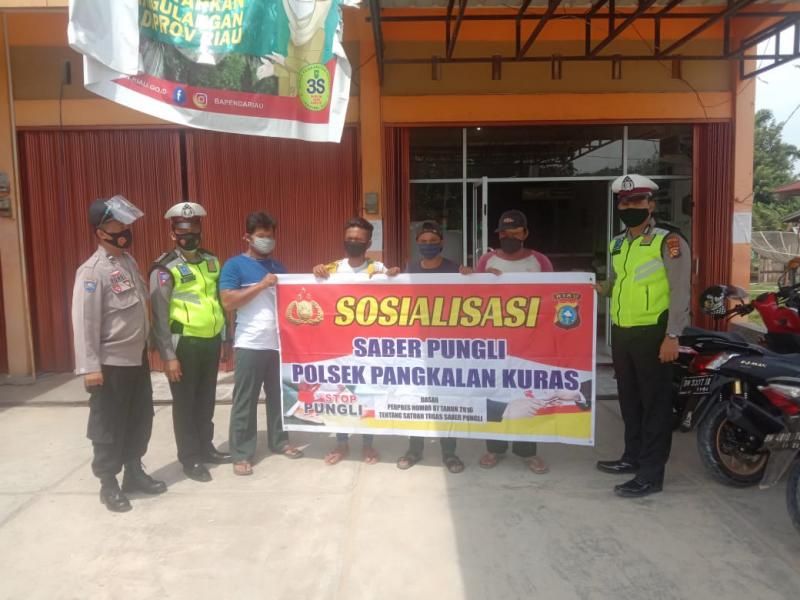 Polsek Pangkalan Kuras Sosialisasikan Saber Pungli ke Petugas Parkir 