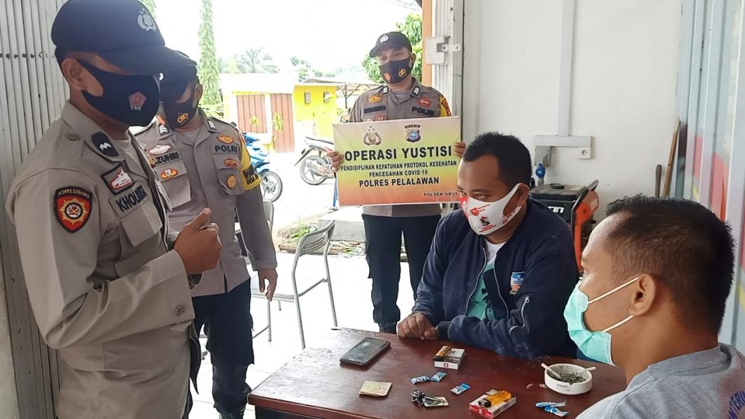 Polsek Ukui Lakukan Operasi Yustisi Hingga ke Pelosok Desa di Kecamatan Ukui