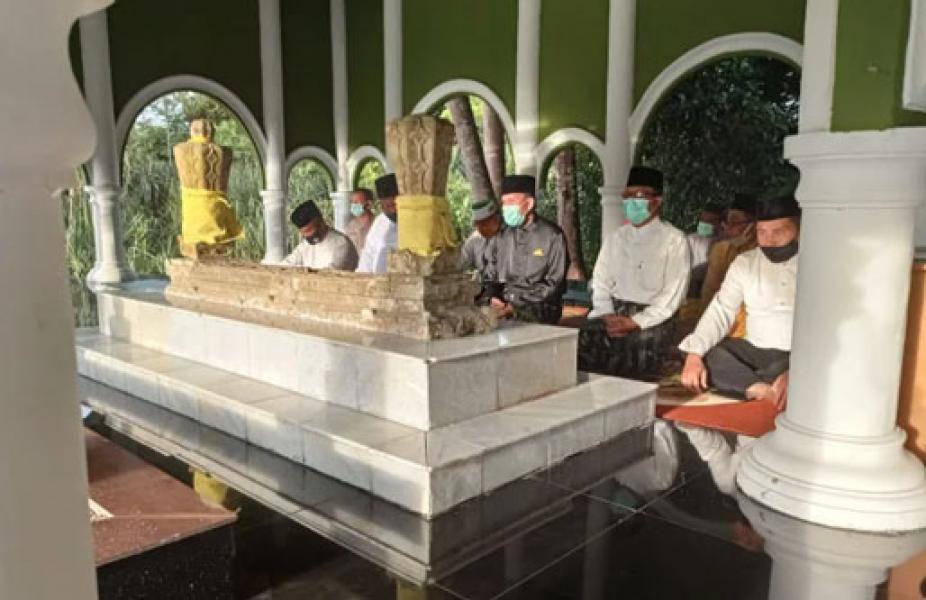 Sempena Hari Jadi ke-21 Kabupaten Siak, Pjs. Bupati Ziarah ke Makam Raja Kecik Yang Termasyur