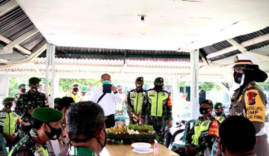 Sinergi Untuk Negeri, Polres Siak Beri Kue dan Tumpeng ke Koramil 03 Siak