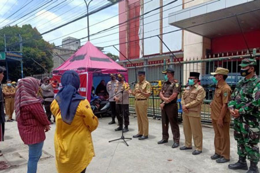 Sosialisasi Perda Prokes, Pj Bupati Siak Ajak Warga Tualang Gunakan Masker Sebagai Kebutuhan