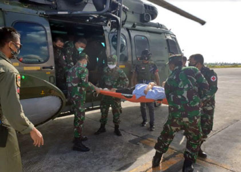TNI Evakuasi Anggota TGPF Dan Sertu Faisal Akbar Korban Penembakan KKSB Ke Jakarta