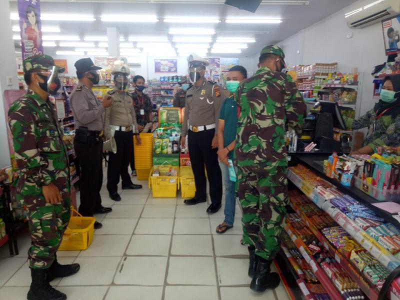 Tim Gabungan Polsek Pangkalan Kuras, TNI dan Satpol PP Gelar Operasi Yustisi Disiplin Prokes