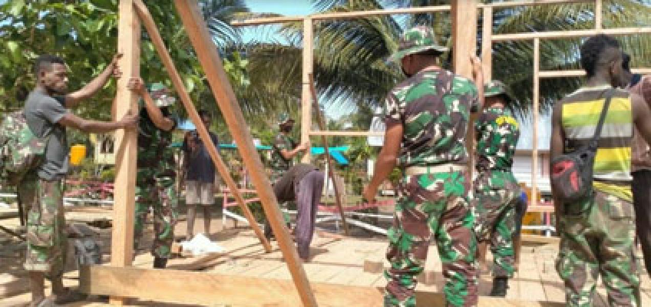 Warga Yakyu Bersama Prajurit Pamtas Yonif 125 Gotong Royong Membangun Pastori GPI Syalom