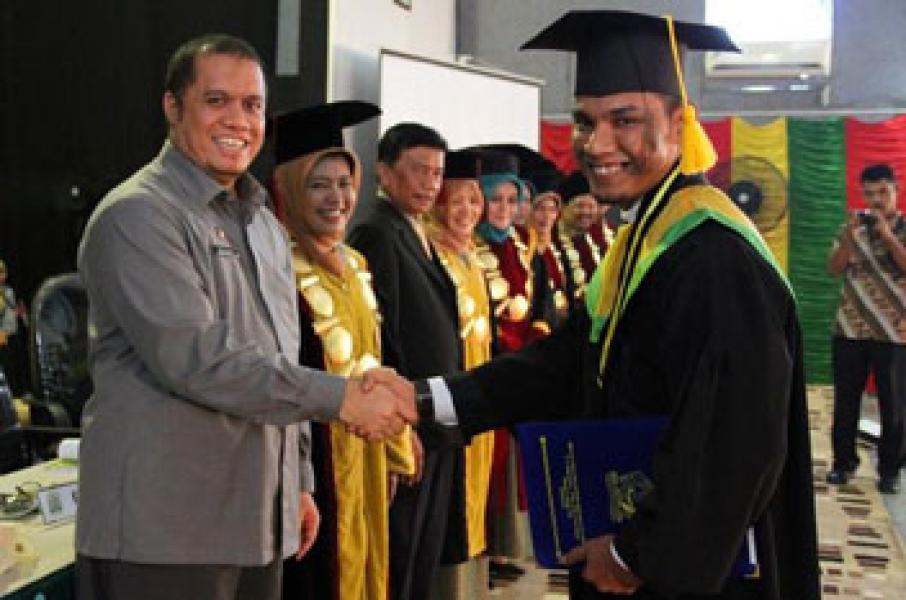 250 Mahasiswa Angkatan XIII STIE Indragiri TA 2014/2015 Diwisuda