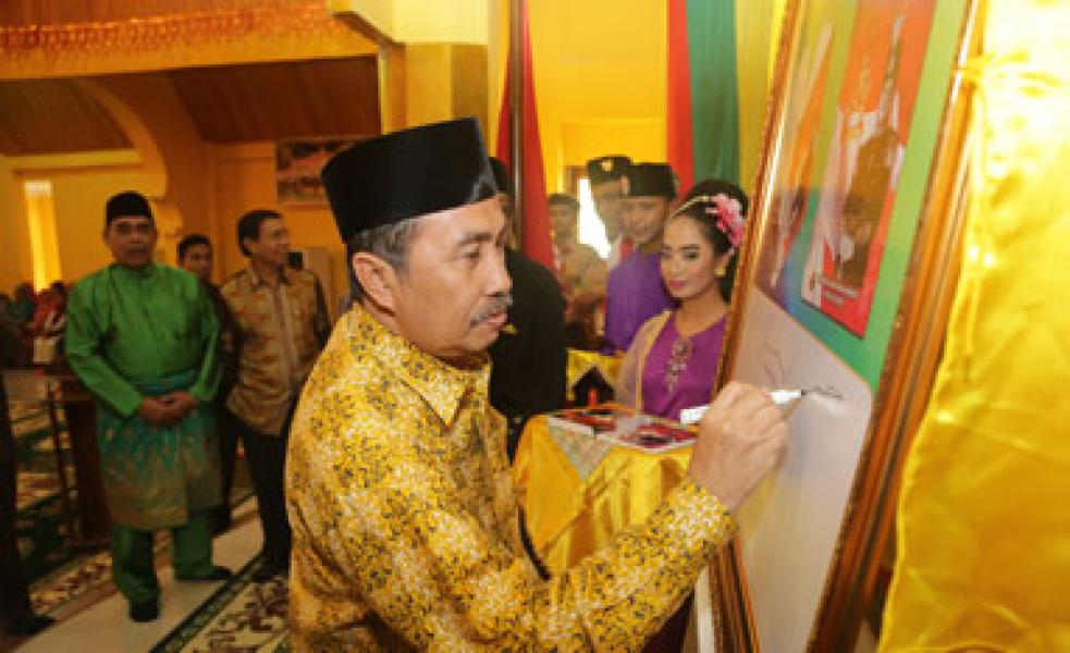 Buku Tahta Untuk Negeriku Indonesia Resmi diluncurkan