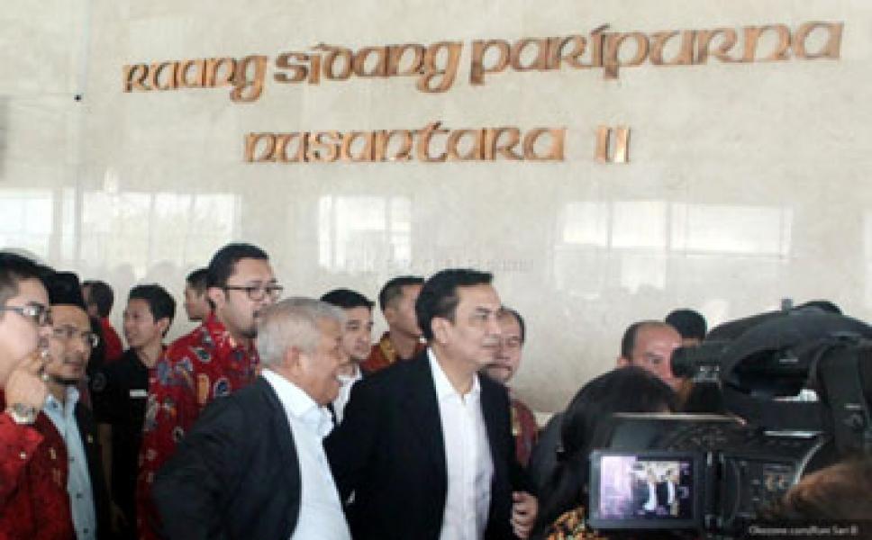 Dua Kubu di DPR Sama-sama Rapat & Saling Undang