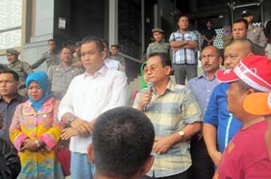 Dukung Program Wako, Seratusan LSM Serbu Kantor DPRD Pekanbaru