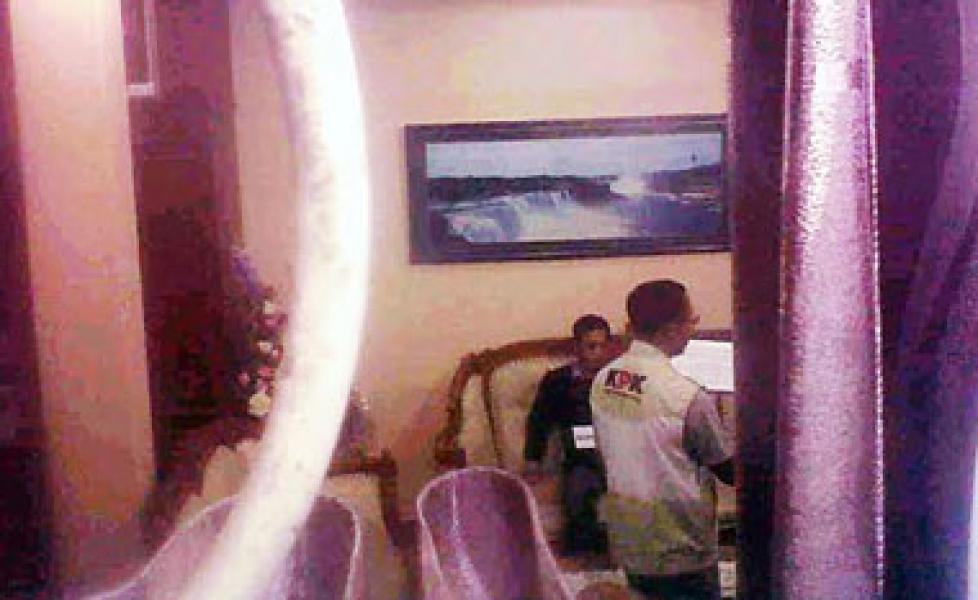 Hari Ini, Rekontruksi Kasus Suap Gubri Nonaktif