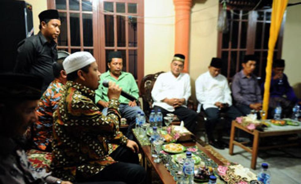 Jalan Diperbaiki, Warga Gelar Syukuran