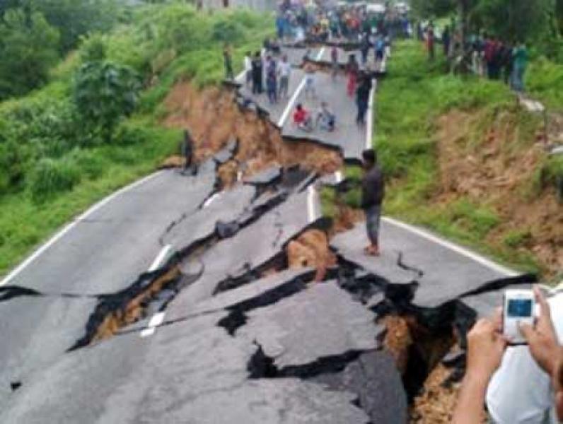 Jalan Longsor Rimbo Data, Akses Jalan Dialihkan Menuju Kiliran Jao