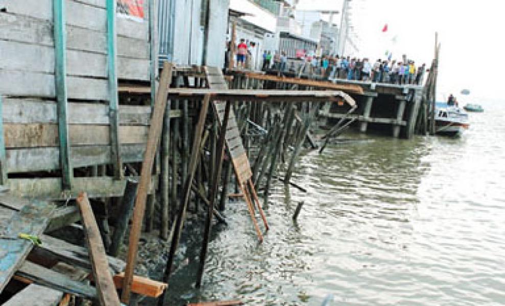 Jembatan Pelabuhan Camat Lenyap Setelah Rubuh Dua kali