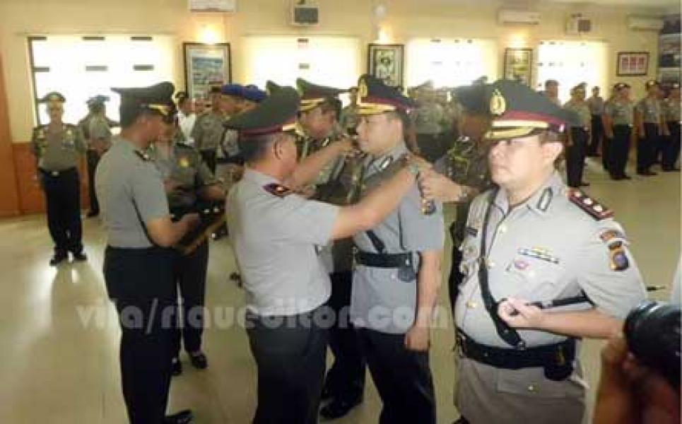 Kapolda Riau Sertijabkan 3 Kapolres dan 1 Dirpolair