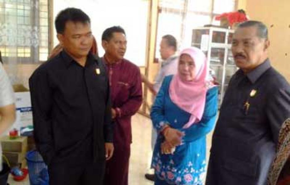 Kasek SMA N 3 Menangis ke Dewan, Berharap Proses Belajar Cepat Jalan