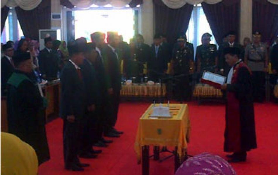 Kepala PN Bagan Siapiapi Lantik Ketua Definitif DPRD