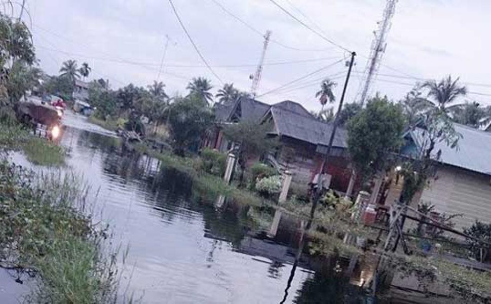 Lingkungan Rumah Pribadi Bupati Rohil Langganan Banjir