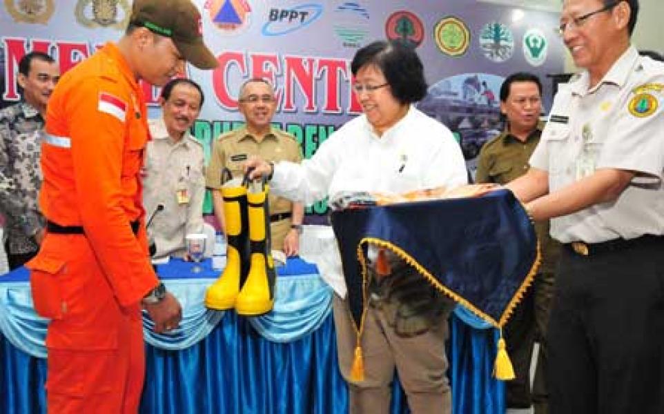 Menhut LH Rangkul LSM Solusi Penanganan Karhutla di Riau