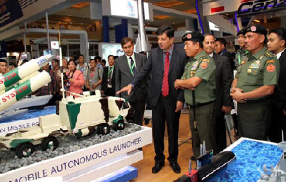 Panglima TNI Tinjau Pameran Indo Defence 2014