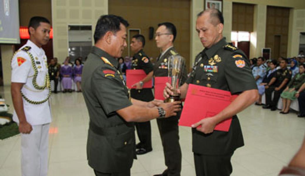 Panglima TNI Tutup Dikreg XLI Sesko TNI TA. 2014