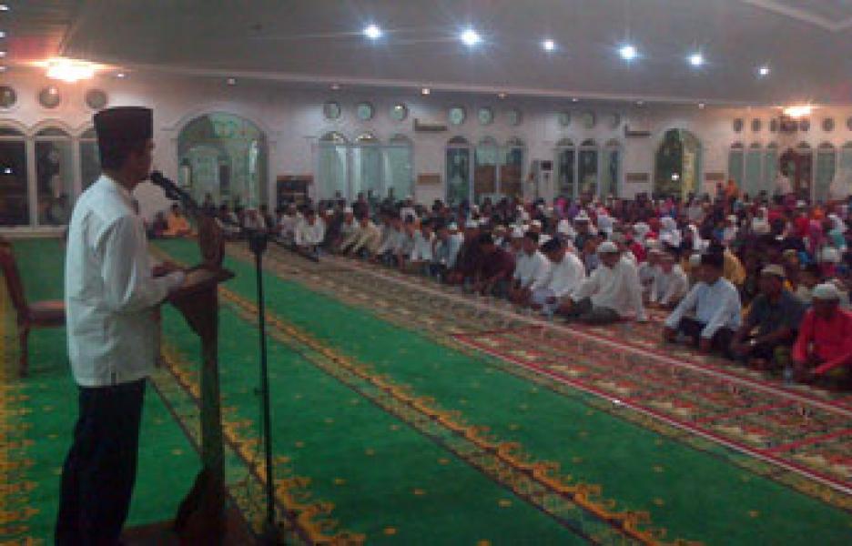 Peringati 10 Muharam, Jamaah Masjid Al Ikhlas Santuni Anak Yatim