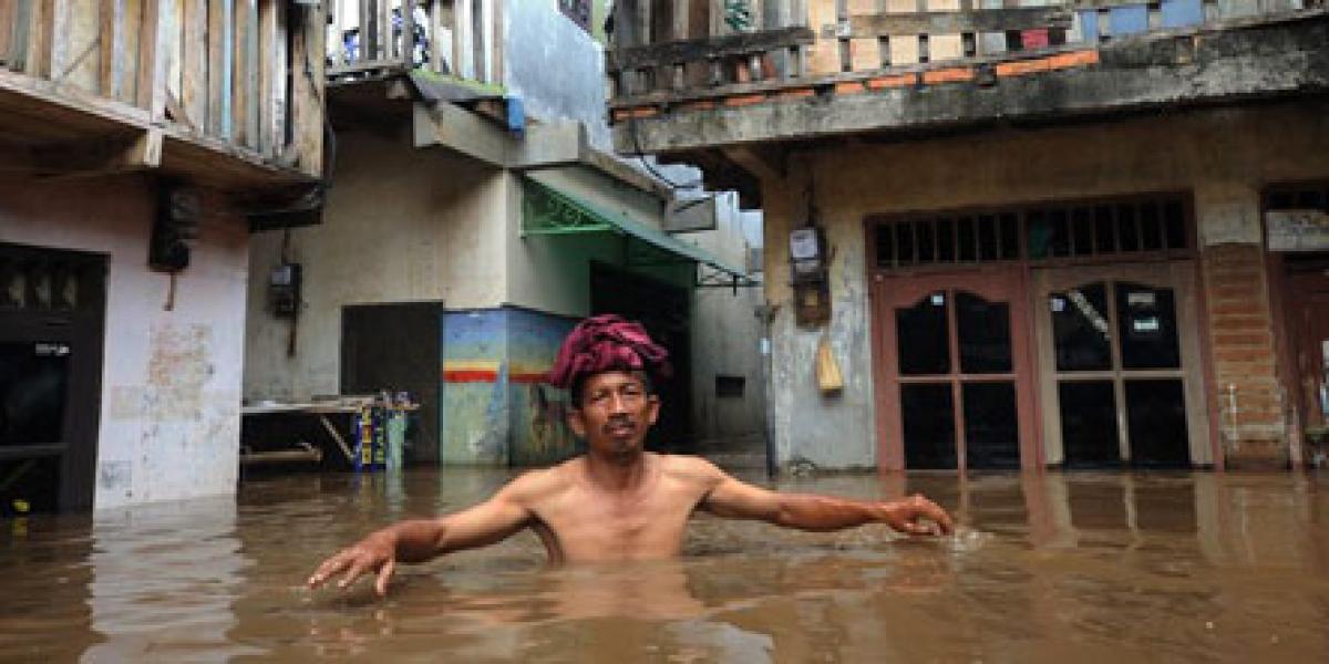 Tanggul Jebol, Ribuan Rumah di Rumbai Pesisir Terendam Banjir