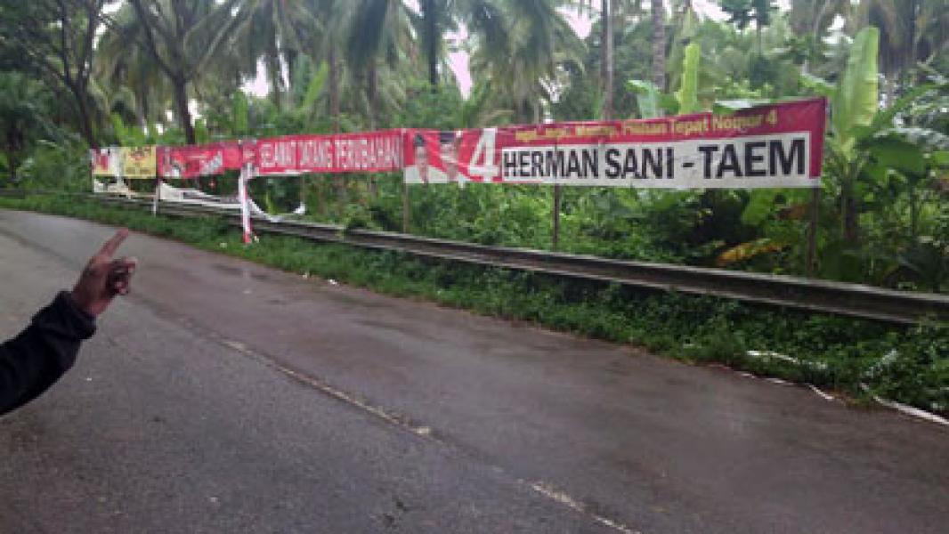 APK Paslon Banyak yang Rusak, KPU dan Panwaslu Rohil dinilai Lamban
