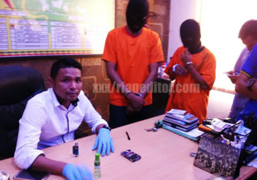 Dua Pengedar Pil Ekstasi di Pekanbaru Dibekuk Polisi