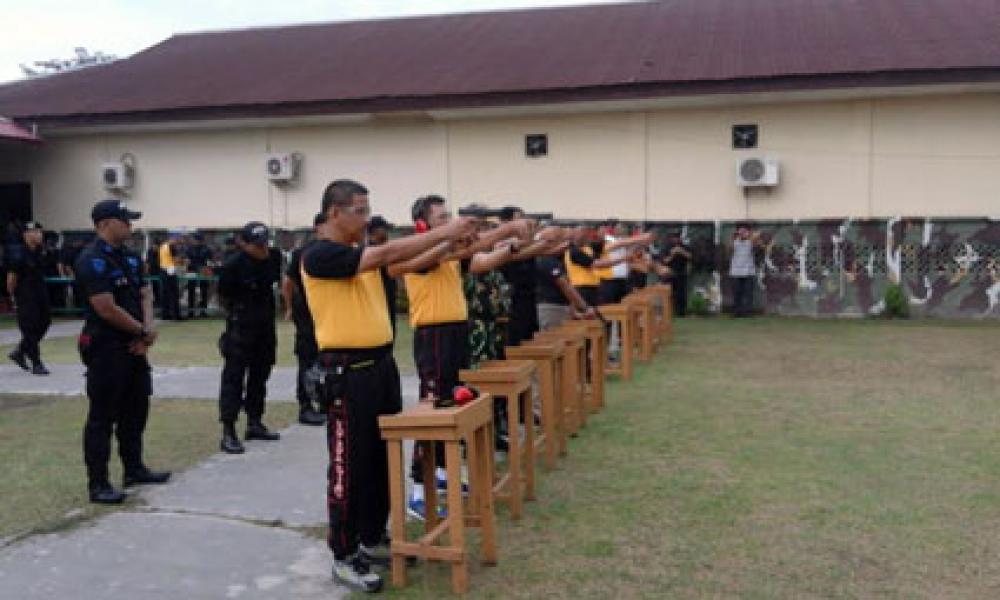 HUT Korps Brimob ke-70 Polda Riau Gelar Lomba Menembak