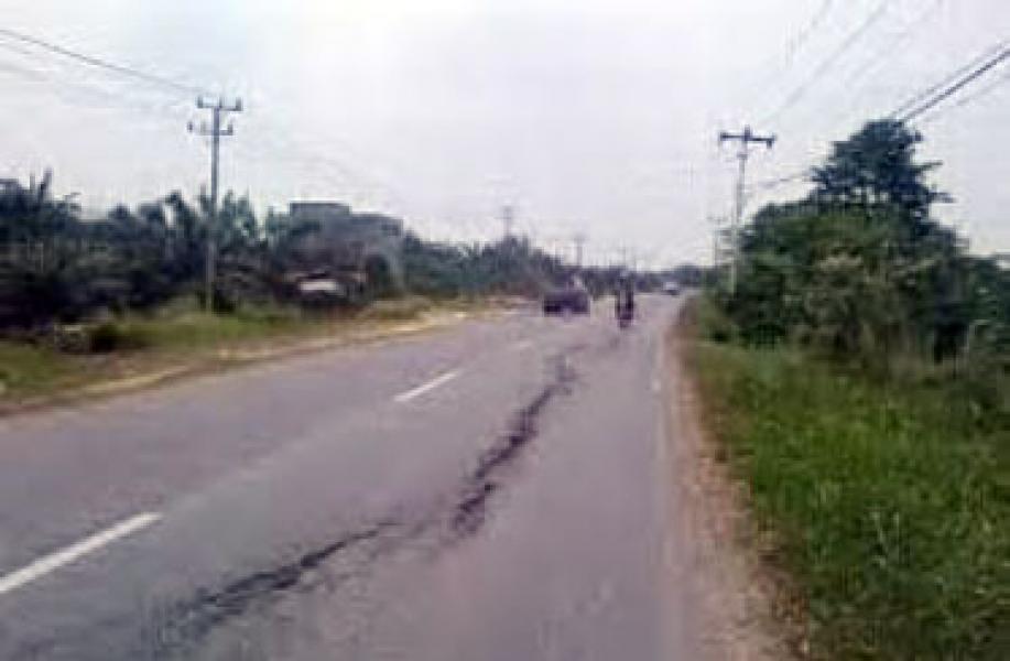 Jalan Rengat - Pematang Reba Kembali Rusak