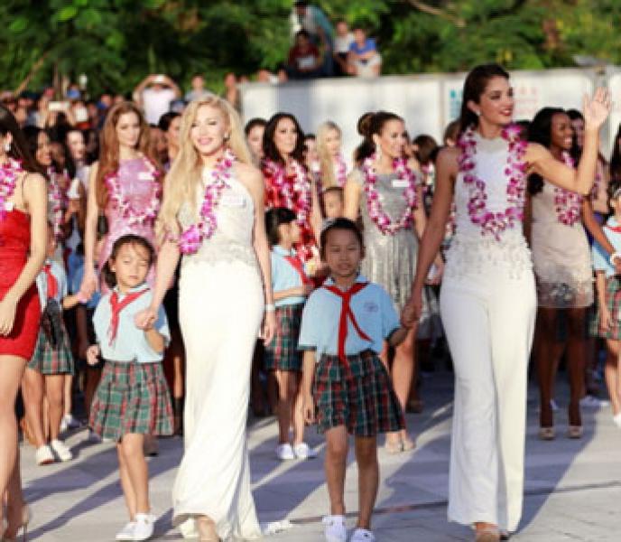 Kontestan Miss World 2015 Disambut Meriah Warga Sanya