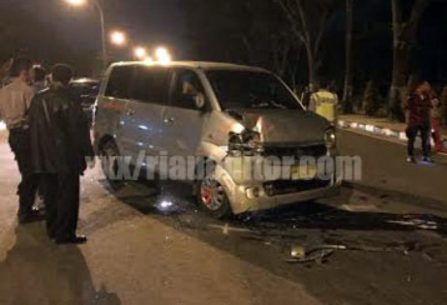 Mobil Peserta Kongres HMI asal Medan Tabrakan di Depan Purna MTQ