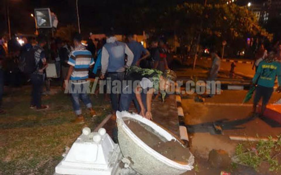 Panitia Tak Siap, Polresta Pekanbaru Bagikan Ribuan Nasi Bungkus Peserta HMI