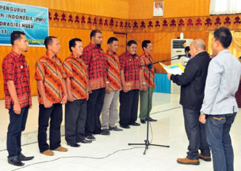 Pengurus PWI Inhu periode 2014-2017 Dilantik