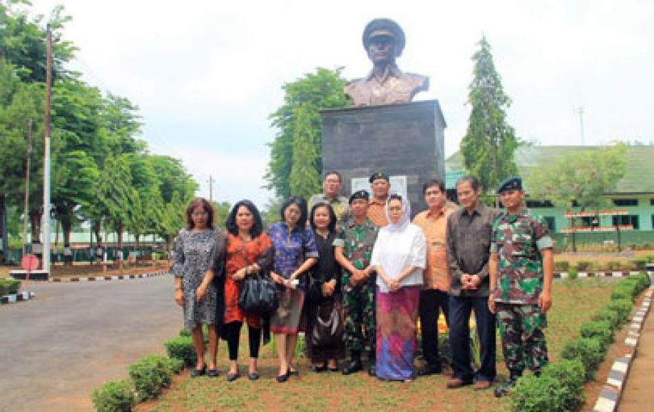 Peresmian Patung Jenderal Ahmad Yani di Yonif 400/Raider