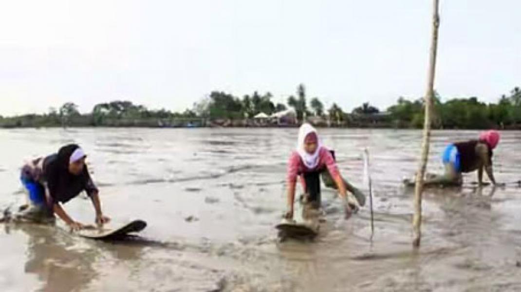 Ribuan Masyarakat Padati Pantai Tanjungpisang