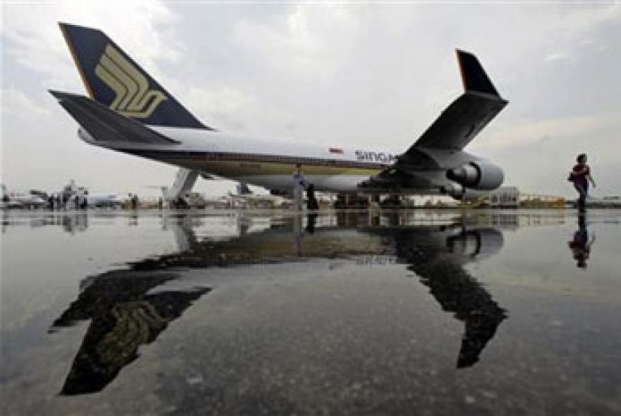 Singapore Airlines Mengudara di Bawah Ancaman Bom