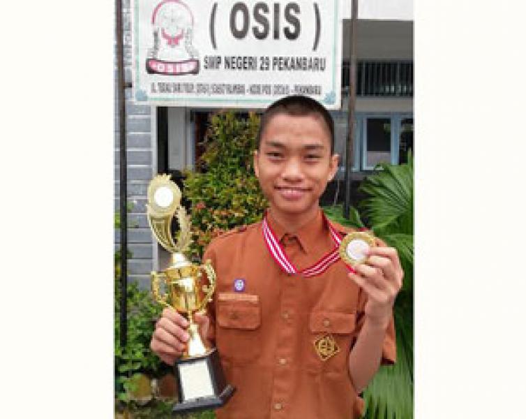 Siswa SMPN 29 Pekanbaru Juara I Turnamen Bulu Tangkis