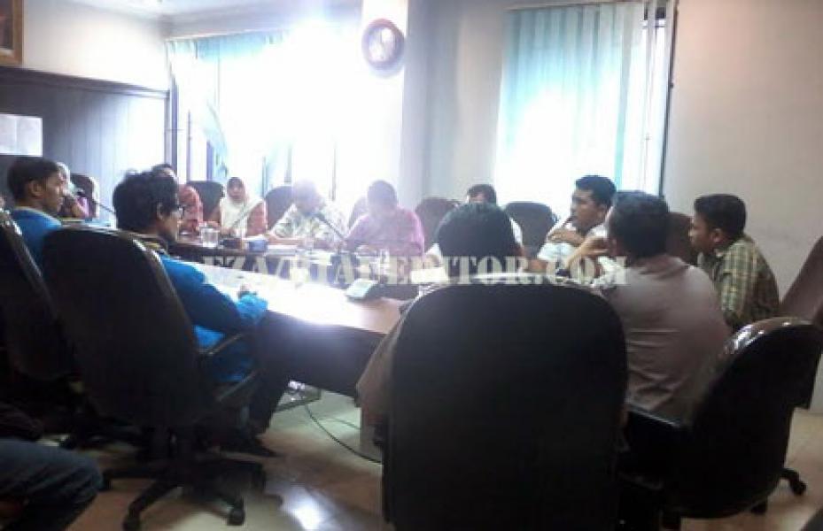 Tanya Kejelasan Perda Parkir, Mahasiswa UIR Unras ke DPRD Pekanbaru