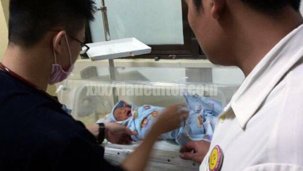 Warga Jalan Cemara Temukan Bayi Perempuan Diteras Rumahnya