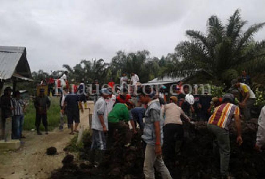  Warga Desa Penyaguan Ambil Alih Lahan yang dirampas PT Palma Satu  