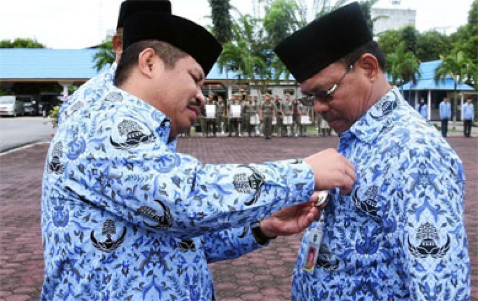 476 PNS Kabupaten Bengkalis Terima Penghargaan Satya Lencana