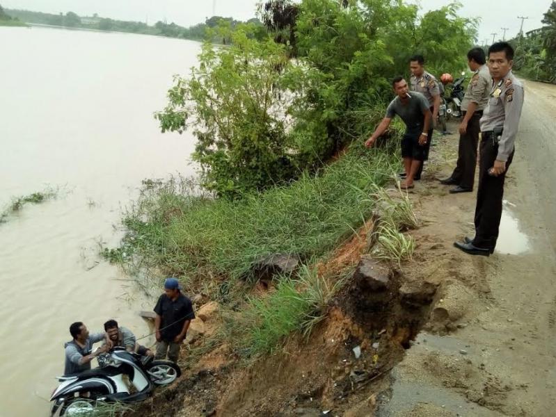 Apes, Maling di Inhu Terjatuh ke Sungai Saat Bawa Kabur Motor