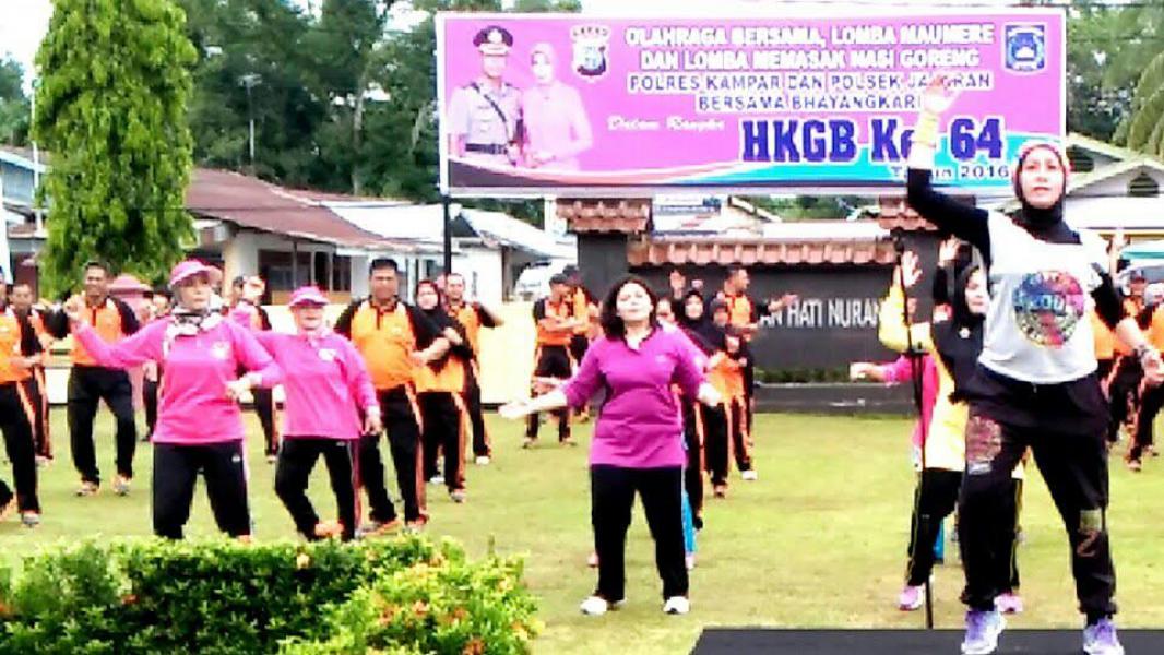 Bhayangkari Cab Kampar Adakan Lomba Masak Nasi Goreng dan Joget Maumer Meriahhkan HKGB Ke-64 tahun 2016